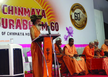 ചിന്മയ സൗരഭം: സന്യാസി സമ്മേളനത്തില്‍ ചേങ്കോട്ടുകോണം ശ്രീരാമദാസ ആശ്രമം അദ്ധ്യക്ഷന്‍ സ്വാമി ബ്രഹ്മപാദാനന്ദ സരസ്വതി തൃപ്പാദങ്ങള്‍ അനുഗ്രഹപ്രഭാഷണം നിര്‍വഹിക്കുന്നു.