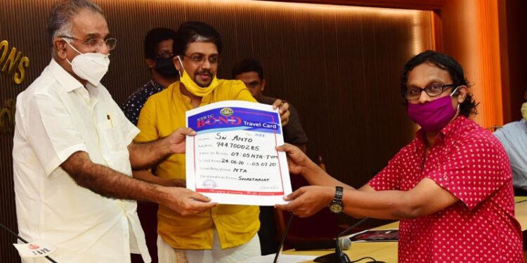 കെ.എസ്.ആര്‍.ടി.സിയുടെ ബസ് ഓണ്‍ ഡിമാന്റ് പദ്ധതി ഗതാഗതമന്ത്രി എ.കെ.ശശീന്ദ്രന്‍ ഉദ്ഘാടനം ചെയ്യുന്നു.