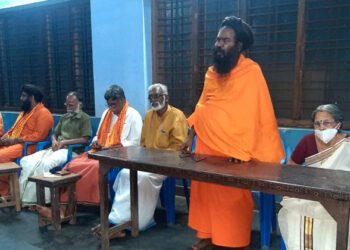 രഥയാത്ര കണ്‍വീനര്‍ സ്വാമി സത്യാനന്ദ തീര്‍ത്ഥപാദര്‍ ശ്രീരാമനവമി സന്ദേശം വിളംബരം ചെയ്യുന്നു.