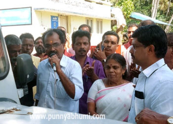 ബഹുജനകൂട്ടായ്മയുടെ നേതൃത്വത്തില്‍ വെങ്ങാനൂര്‍ അയ്യങ്കാളി സ്മൃതി മണ്ഡപത്തില്‍ നിന്നാരംഭിച്ച ബൈക്ക് റാലി ഉദ്ഘാടന വേളയില്‍ ജനറല്‍ കണ്‍വീനര്‍ വെങ്ങാനൂര്‍ ഗോപകുമാര്‍ സംസാരിക്കുന്നു.