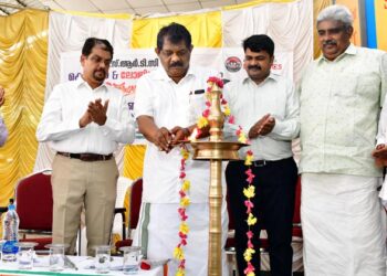 കെഎസ്ആര്‍ടിസി കൊറിയര്‍, ലോജിസ്റ്റിക്‌സ് സേവനങ്ങളുടെ ഉദ്ഘാടനം മന്ത്രി ആന്റണി രാജു നിര്‍വഹിക്കുന്നു.