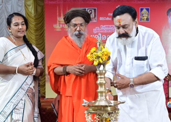 ചേങ്കോട്ടുകോണം ശ്രീരാമദാസ ആശ്രമത്തിലെ ജ്യോതിക്ഷേത്ര സന്നിധിയില്‍ ശ്രീരാമനവമി സമ്മേളനം പ്രശസ്ത ചലച്ചിത്രതാരം സന്തോഷ്.കെ.നായര്‍ ഭദ്രദീപം തെളിച്ച് ഉദ്ഘാടനം ചെയ്യുന്നു. ശ്രീരാമദാസമിഷന്‍ അധ്യക്ഷന്‍ ശ്രീശക്തി ശാന്താനന്ദ മഹര്‍ഷി, തിരുവനന്തപുരം ഗവ.ആയൂര്‍വേദ കോളെജ് അസി.പ്രൊഫ.ഡോ.ലക്ഷ്മി വിജയന്‍.വി.ടി എന്നിവര്‍ സമീപം.