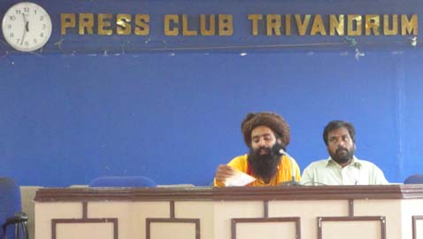 വാര്‍ത്താസമ്മേളനത്തില്‍ ശ്രീരാമനവമി മഹോത്സവം ജനറല്‍ കണ്‍വീനര്‍ ബ്രഹ്മചാരി പ്രവിത് കുമാര്‍ സംസാരിക്കുന്നു. പബ്ലിസിറ്റി കണ്‍വീനര്‍ ടി.മായാമോഹന്‍ സമീപം.